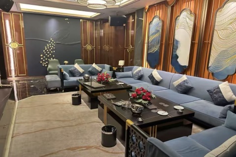 岳阳KTV招聘女服务员 日结1300-1800元提供住宿